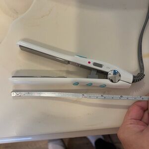 Mini hair straightener